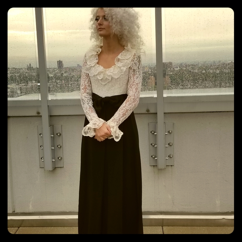 Vintage womens 70's Black tie eve lace gown  Gothi